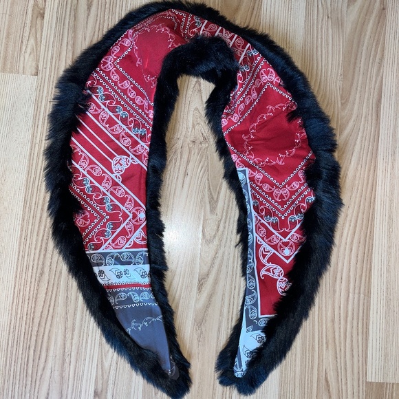 Desigual faux fur collar for coat, jacket, or cardigan. NWOT, in black. - Picture 4 of 11